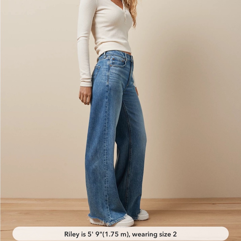 American Eagle Dreamy Drape Super High Waisted Baggy Wide Leg Jean Size 4